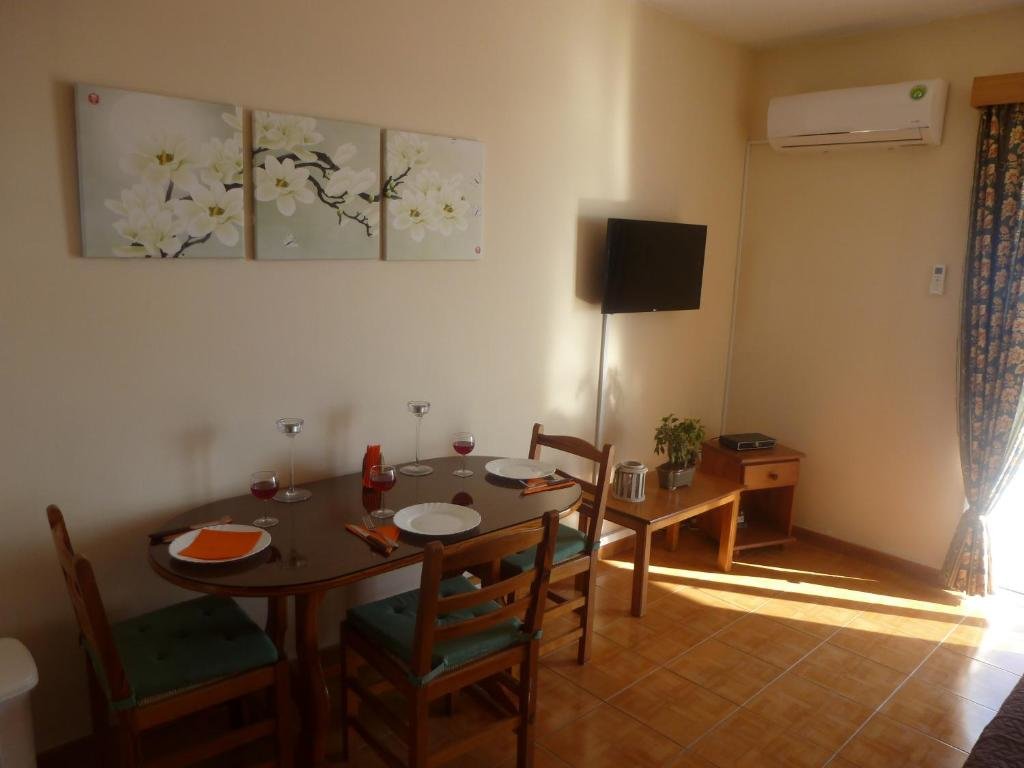 Ларнака: Philippou Beach Villas & Apartments