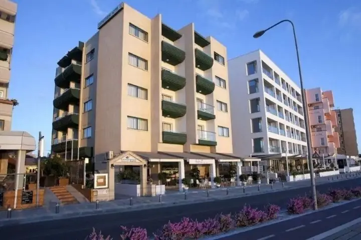 Ларнака: Costantiana Beach Hotel Apartments