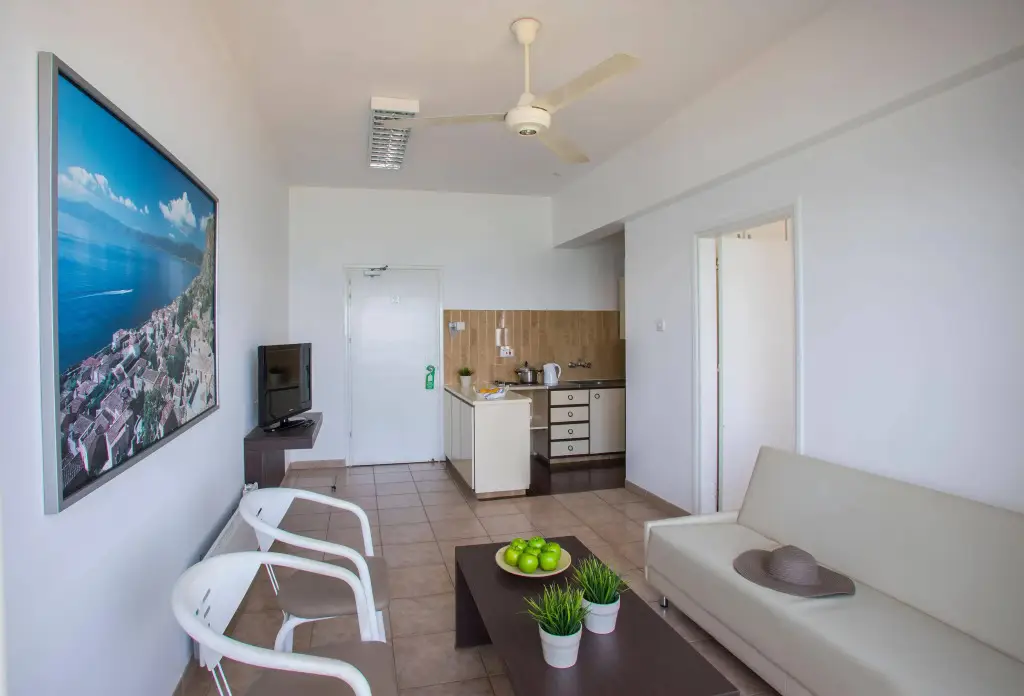Ларнака: Costantiana Beach Hotel Apartments