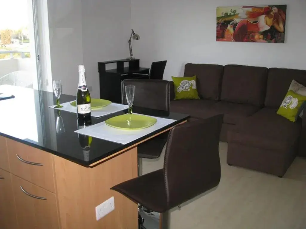 Агиа-Варвара: Nicosia Suites