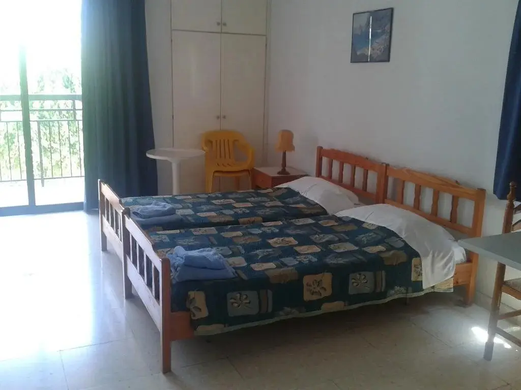 Пафос: Lefki Tree Tourist Apartments