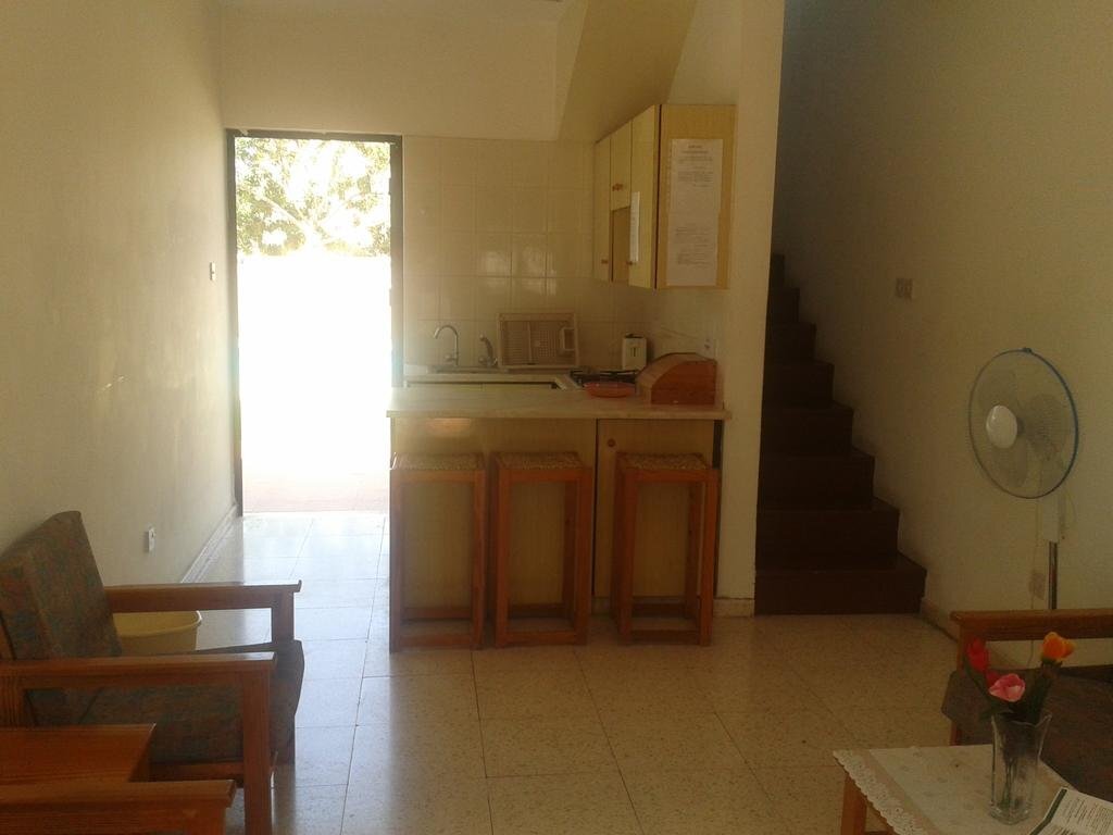 Пафос: Lefki Tree Tourist Apartments