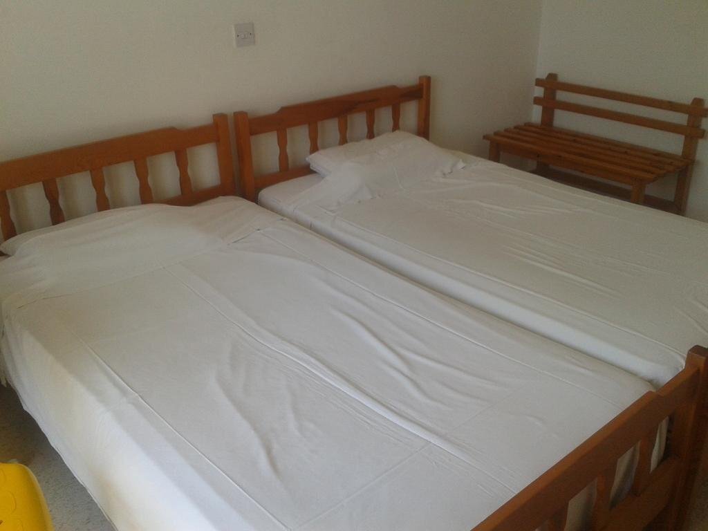 Пафос: Lefki Tree Tourist Apartments