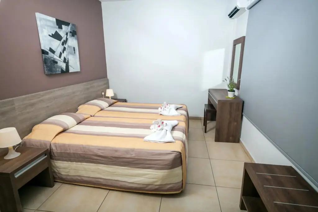 Пафос: Crystallo Apartments