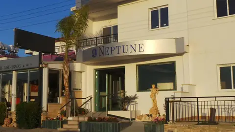 Neptune Hotel Apartments — фото 1