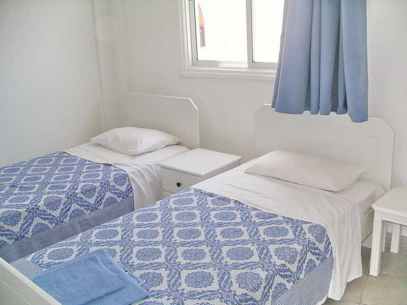 Полис Хрисохус: Renos Tourist Apartments