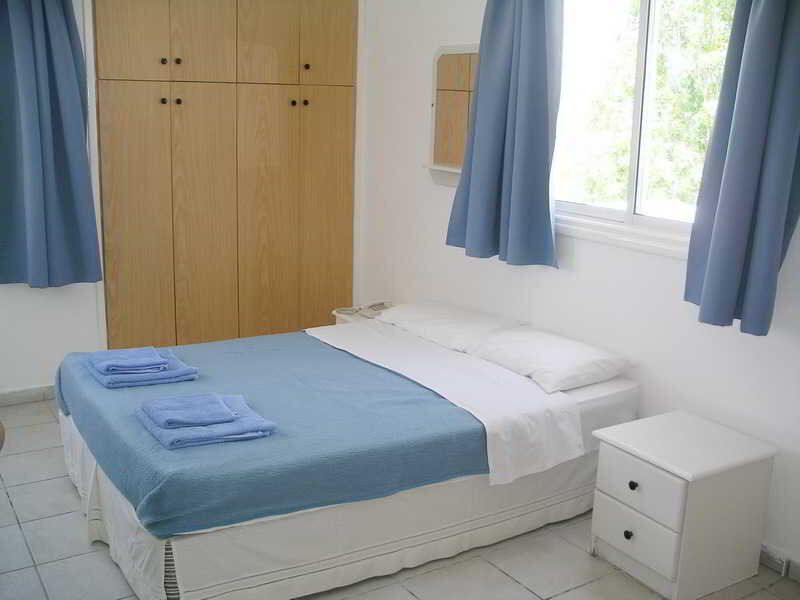 Полис Хрисохус: Renos Tourist Apartments