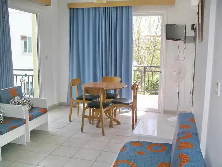 Полис Хрисохус: Renos Tourist Apartments