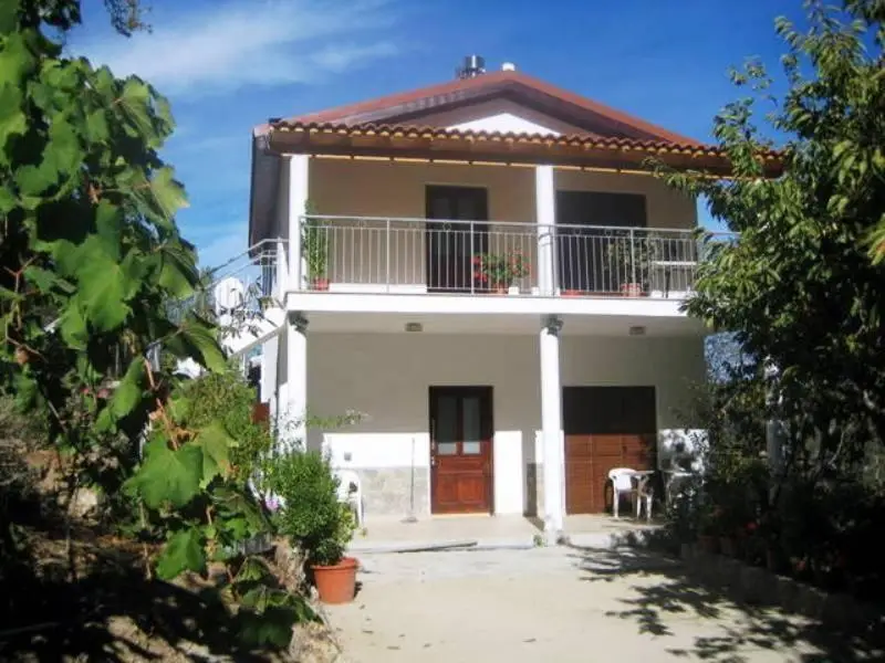 Какопетрия: Floras House
