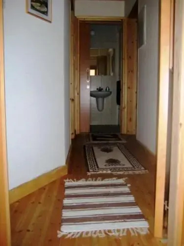 Какопетрия: Floras House