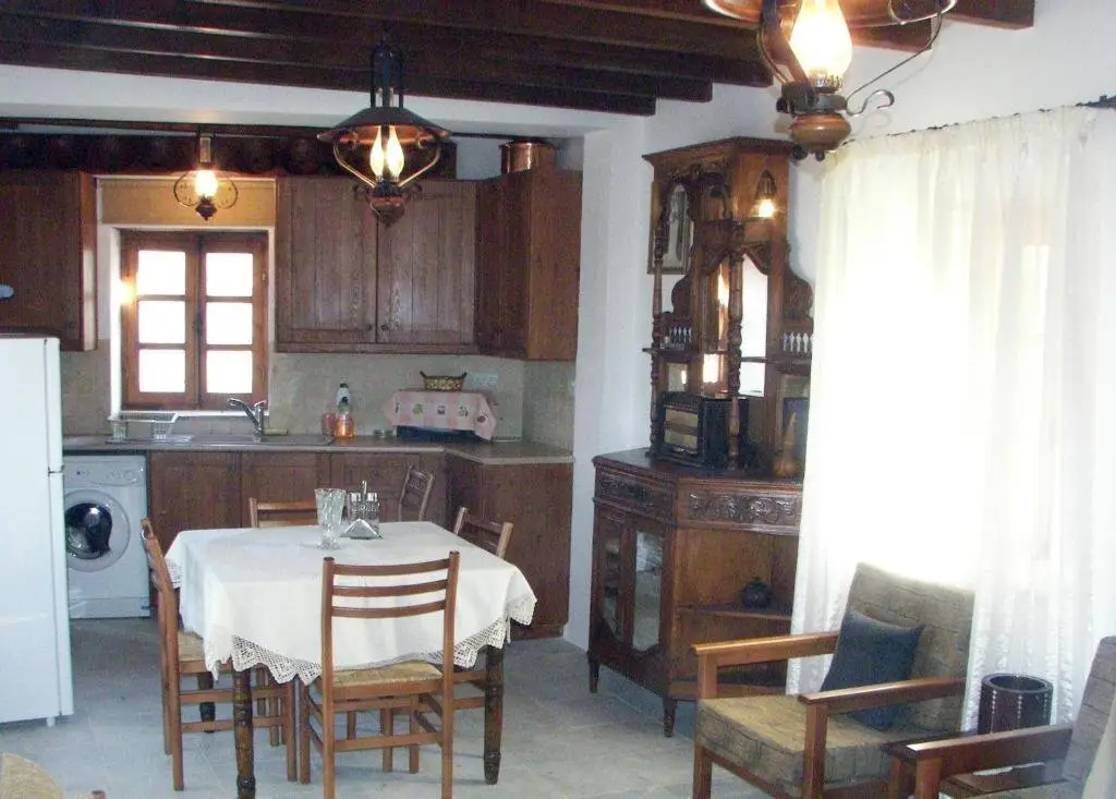 Гоуди: Elpida's Stone Houses