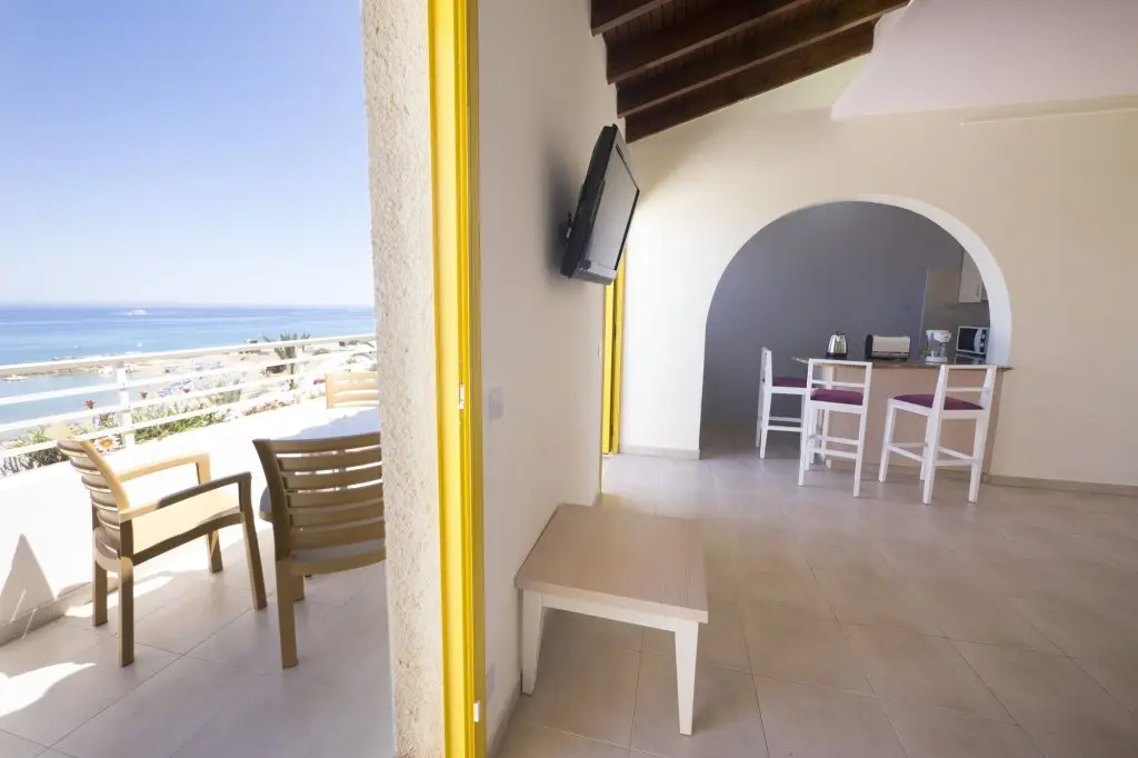 Myroandrou Beach Apartments — фото 1