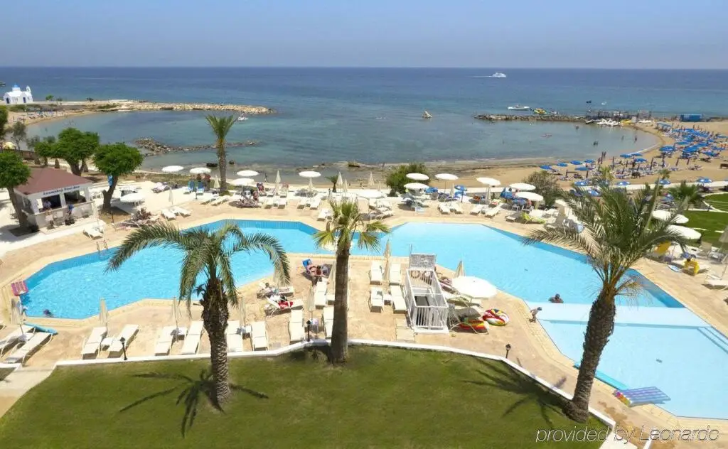 Myroandrou Beach Apartments — фото 1