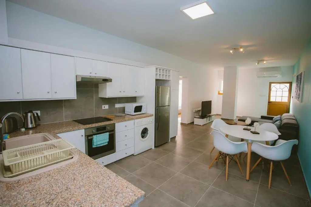 Скарину: Elya Beach Luxury Suites