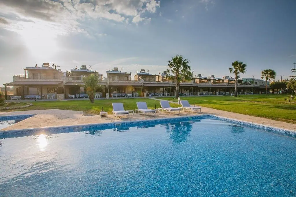 Скарину: Elya Beach Luxury Suites