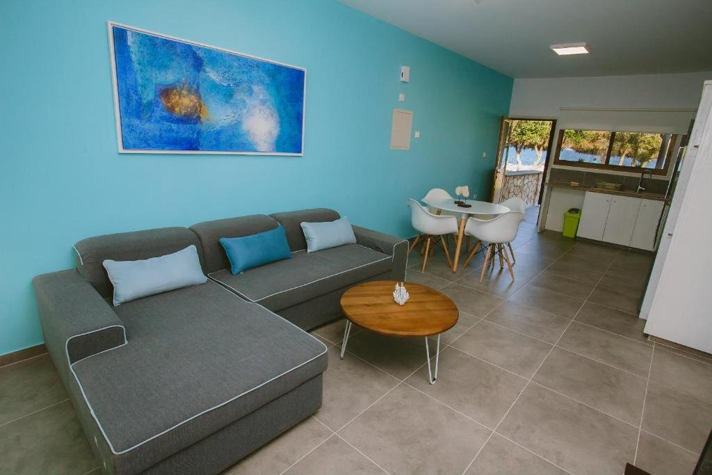 Скарину: Elya Beach Luxury Suites