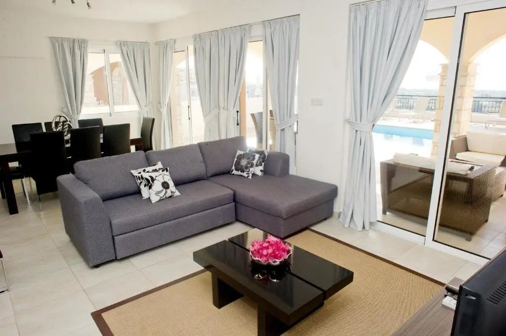 Милиу: Club St George Resort