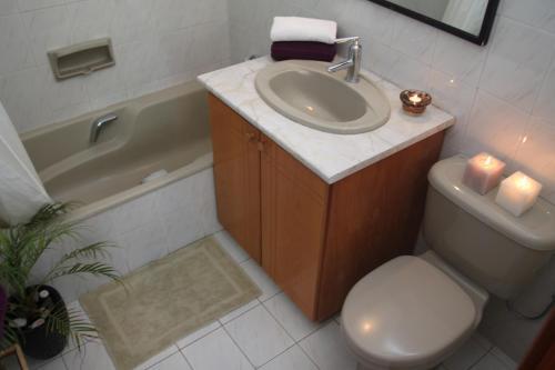 Стени: Rose Garden Villa Peristerona