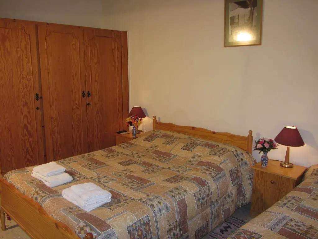 Точни: Abrahams House