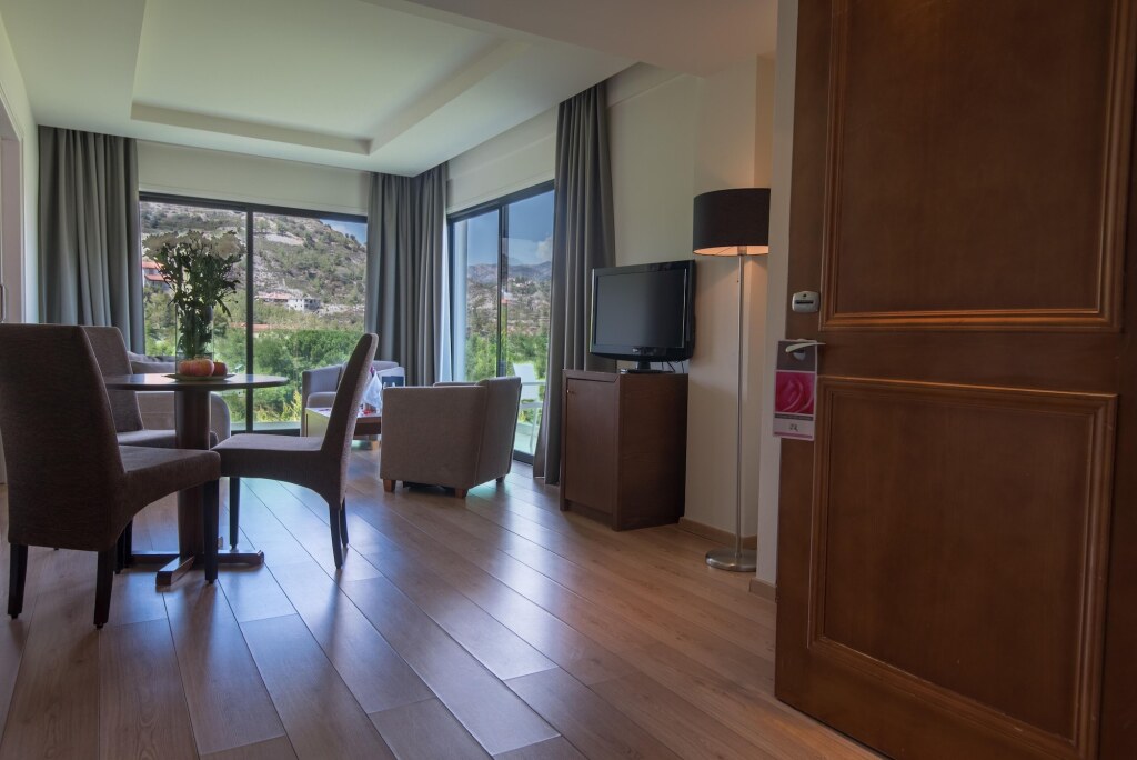 Какопетрия: Rodon Hotel and Resort