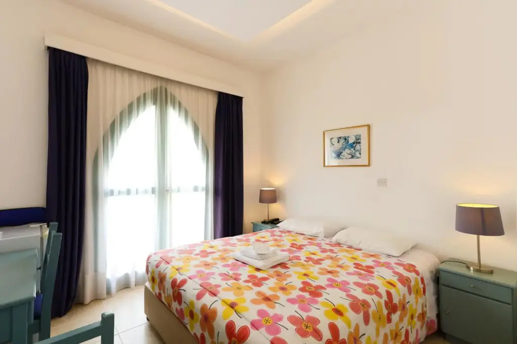 Пафос: Axiothea Hotel