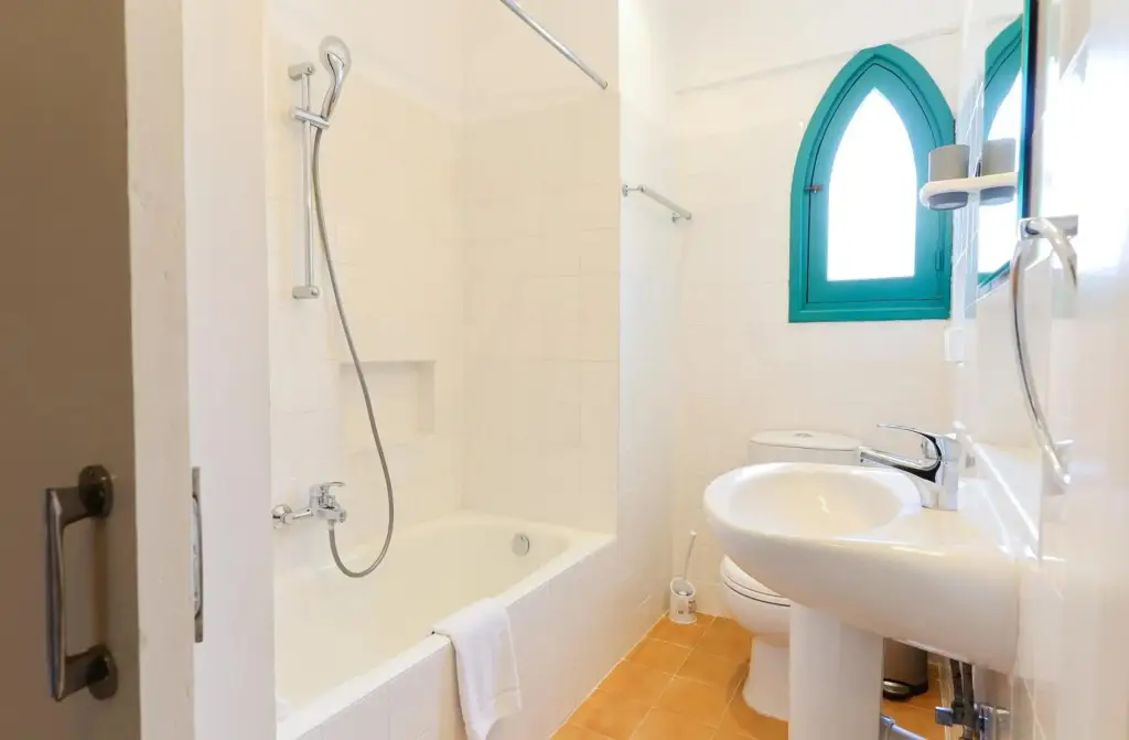 Пафос: Axiothea Hotel