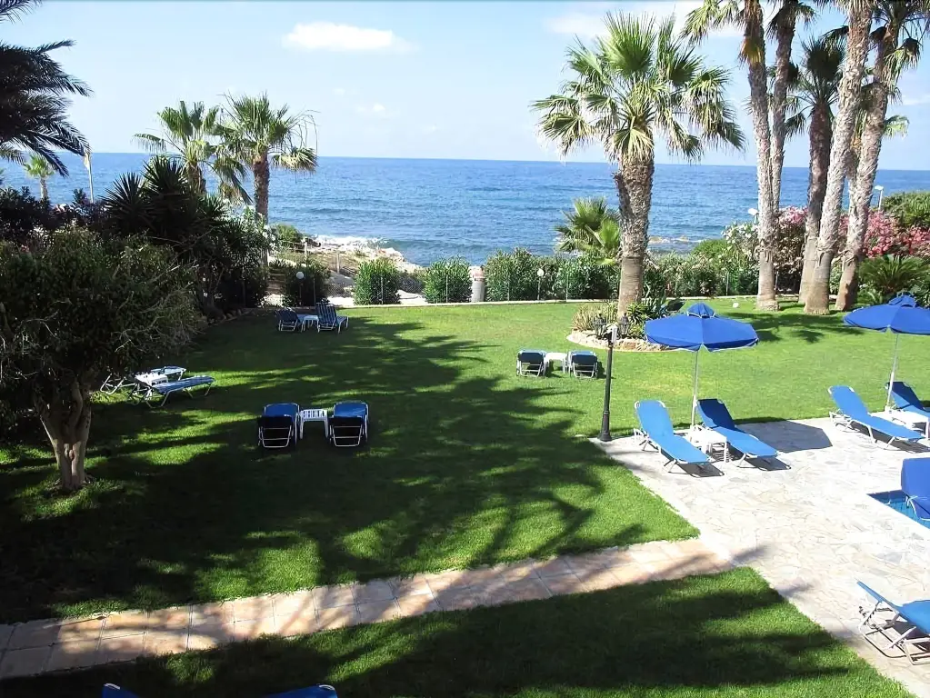 Rododafni Beach Apartments — фото 1