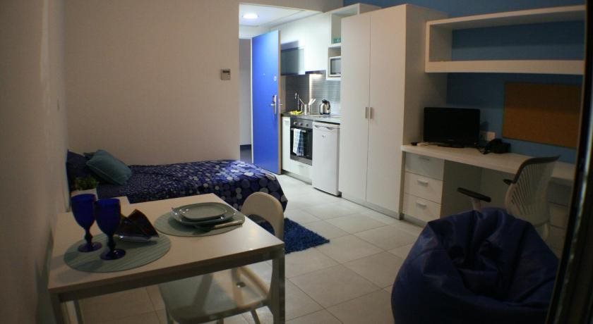 Агиа-Варвара: UC Hall Residence