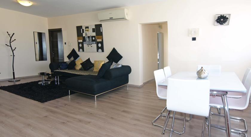 Лимассол: Sea View Apartment