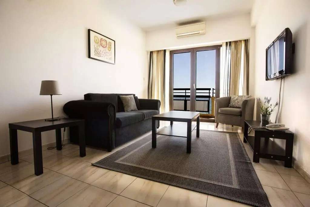 Лимассол: Pigeon Beach Hotel Apartments