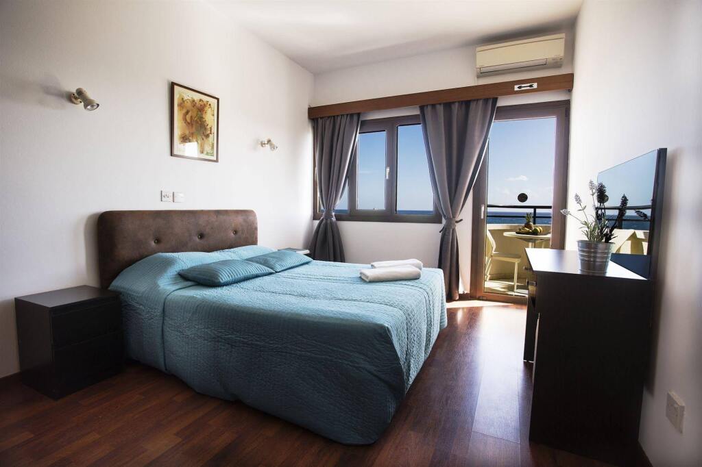 Лимассол: Pigeon Beach Hotel Apartments
