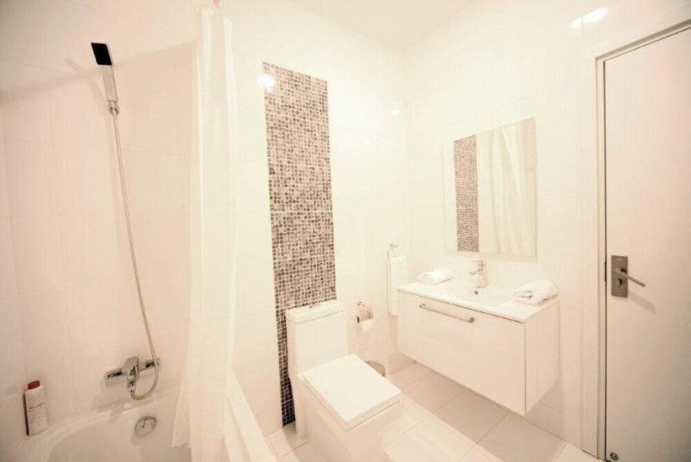 Масотос: High View Garden Apartment