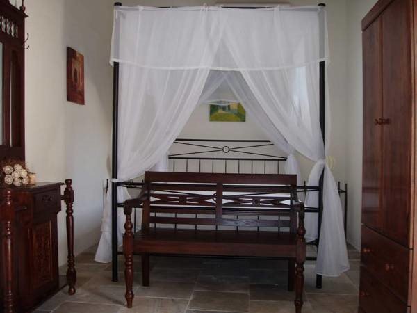 Точни: Vrakas House