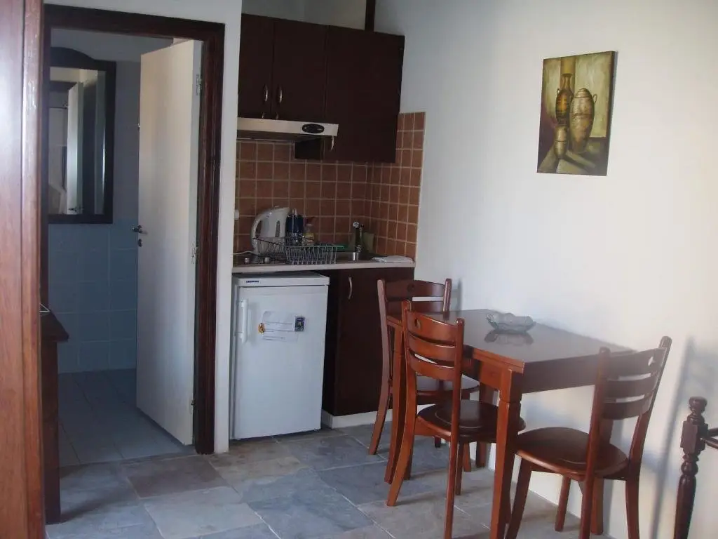 Точни: Vrakas House