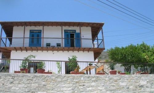 Калавасос: Andris House