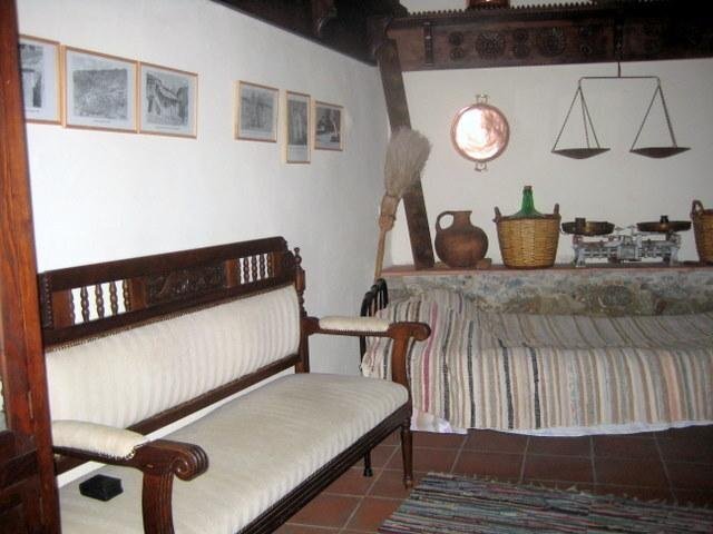 Какопетрия: Antigones House