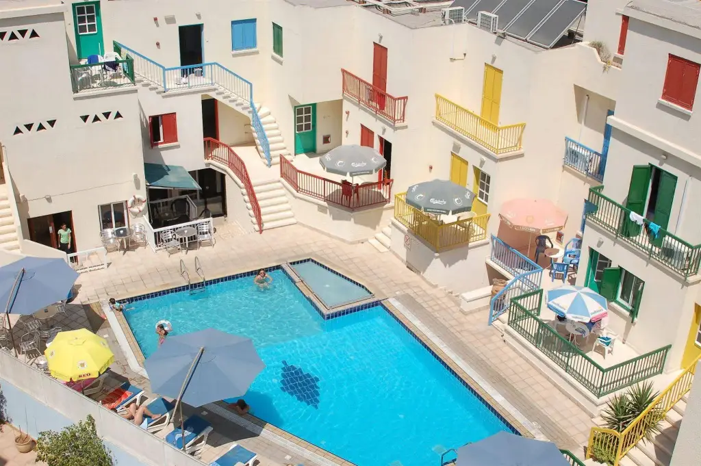 Ларнака: Sea 'n Lake View Hotel Apartments