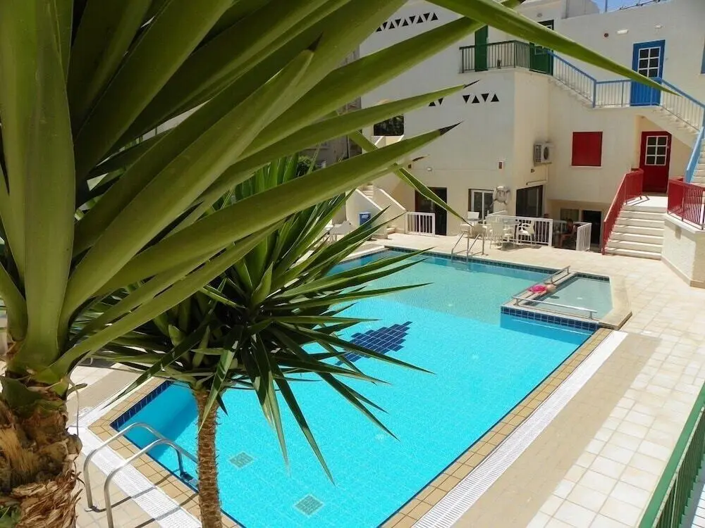 Ларнака: Sea 'n Lake View Hotel Apartments