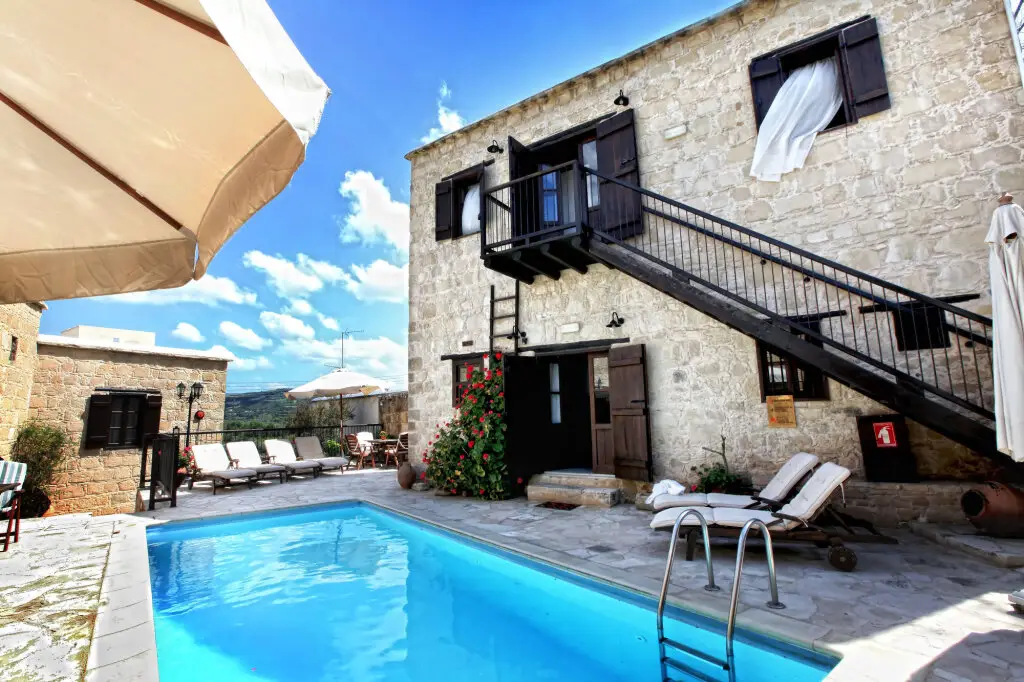 Гоуди: Leonidas Village Houses
