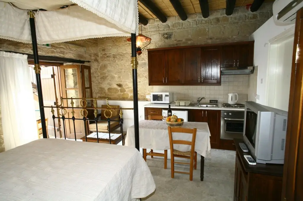 Гоуди: Leonidas Village Houses