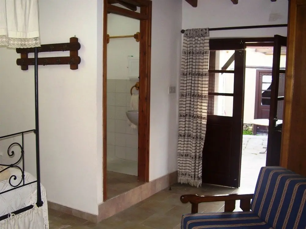 Литродонтас: Avli Traditional Houses