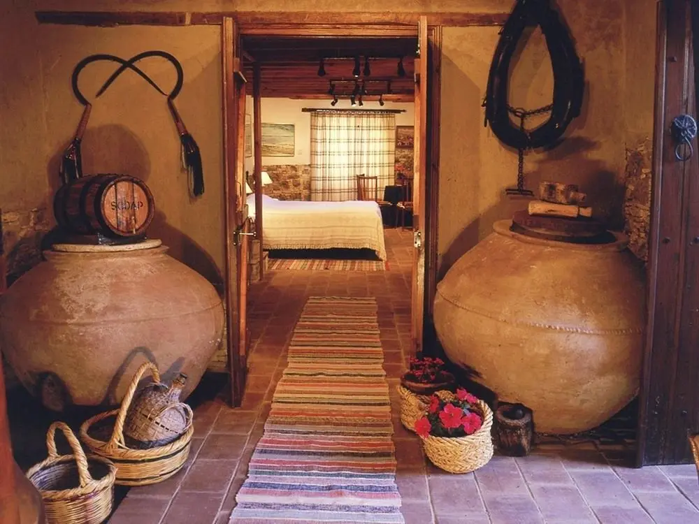 Литродонтас: Avli Traditional Houses