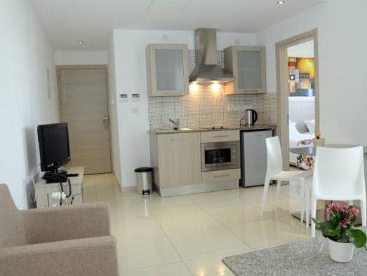 Ларнака: Frixos Suites Hotel Apartments
