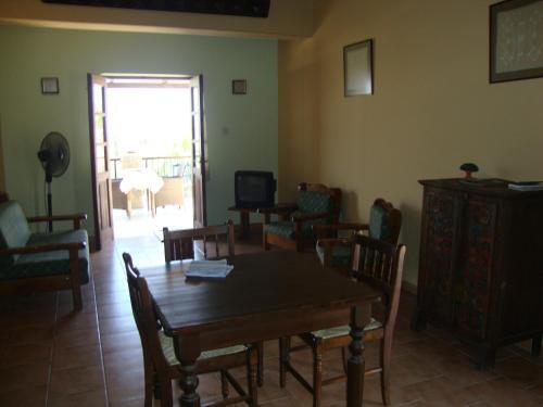 Точни: Evalena House