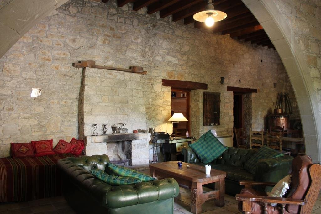 Какопетрия: Moustos Traditional House