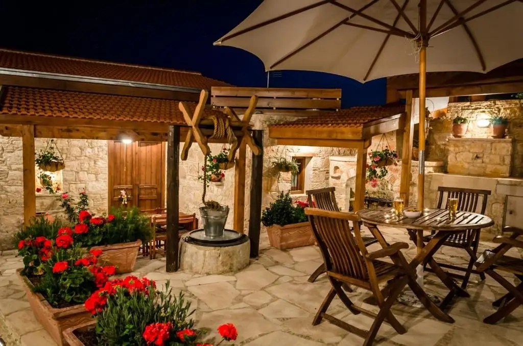 Лофу: Xenios Cottages