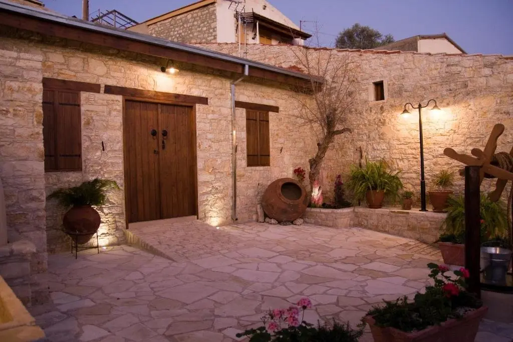 Лофу: Xenios Cottages