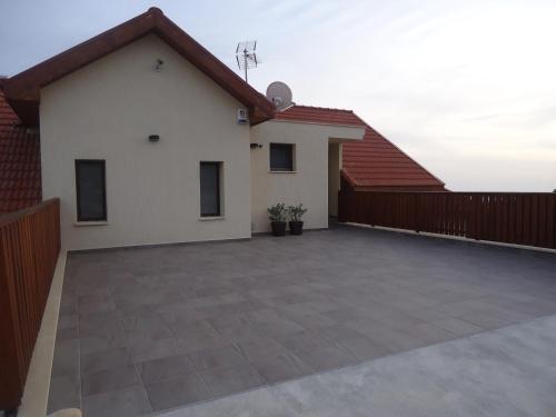 Лимассол: Petralona Apartment
