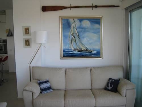 Паралимни: Trident Beach Apartment