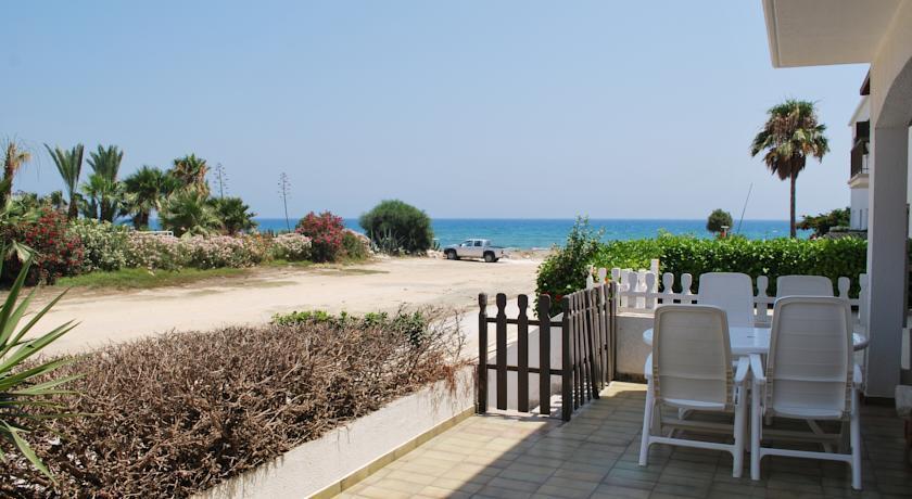 Ларнака: Sandy Beach Villa No. 25